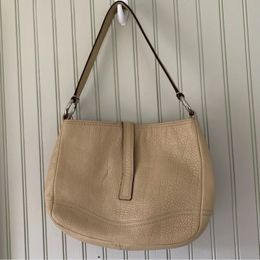 Coach Vintage Hampton Hobo Leather Tan Shoulder Bag Soft Pebbled Collection